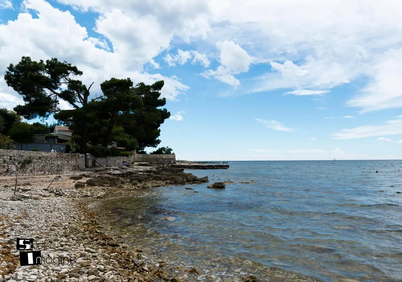 Charming Stone Cottage By The Sea Umag 0*,