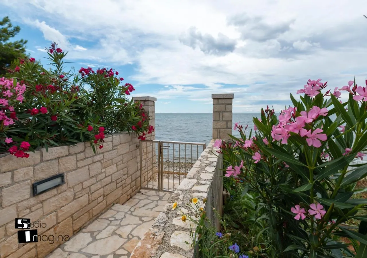 Nyaraló Charming Stone Cottage By The Sea Umag Horvátország