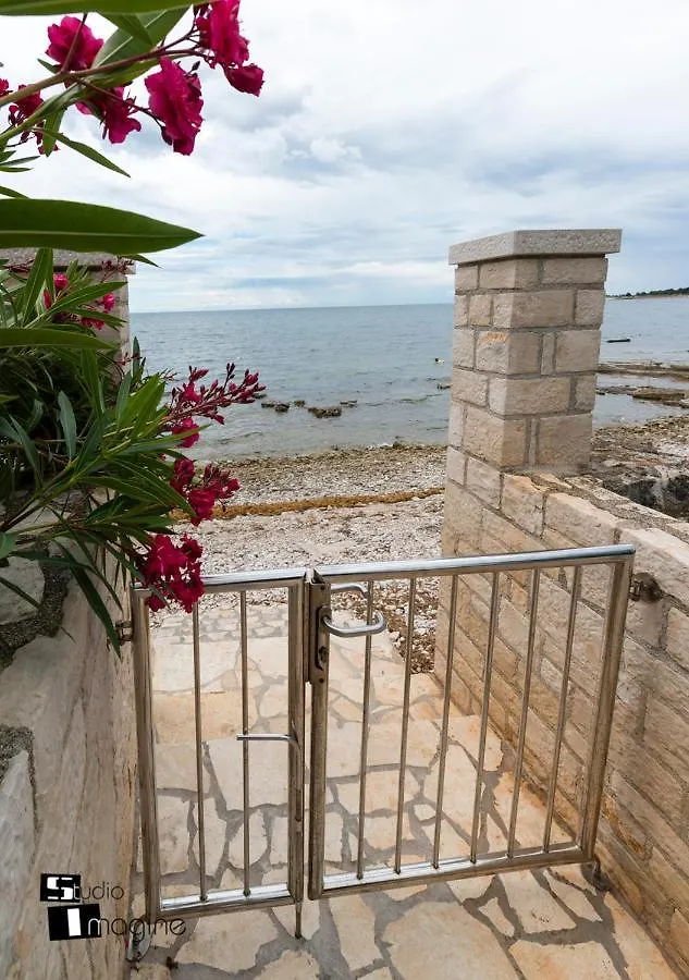Nyaraló Charming Stone Cottage By The Sea Umag Horvátország
